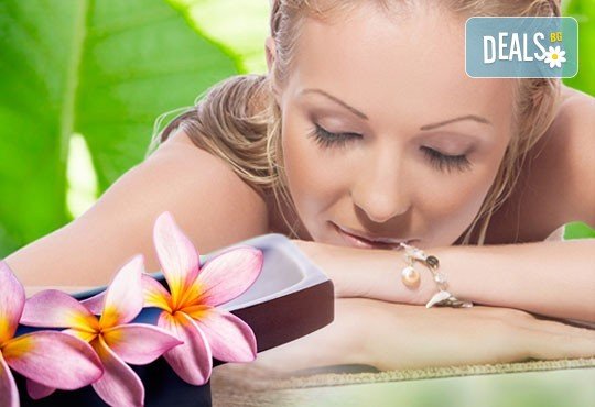Екзотика и релакс! 60-минутен Хавайски масаж Ломи Ломи на цяло тяло с масла по избор в студио за красота GIRO! - Снимка 1