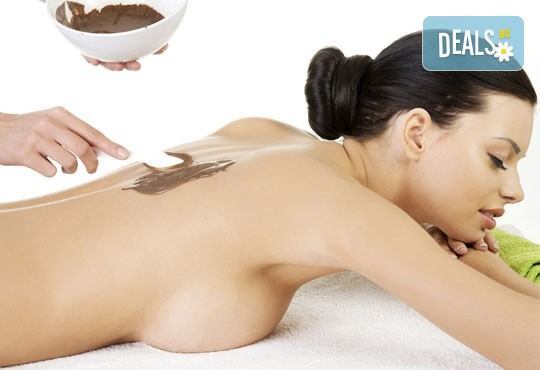 В шоколад до уши! 60-минутен масаж с шоколад на цяло тяло и масаж на лице с натурално какаово масло в студио GIRO - Снимка 2