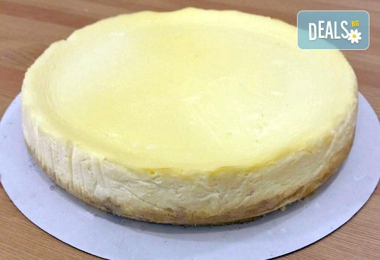 Вземете разтапящ сетивата класически чийзкейк и направете от него уникален шедьовър по Ваш вкус от сладкарница Cheesecakers! - Снимка 3