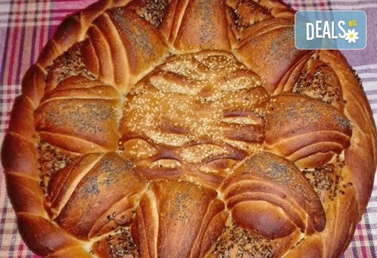 Погача за празници! Голяма обредна погача, или както нашите баби я наричат пита - обреден хляб с орнаменти от Работилница за вкусотии Рави! - Снимка 2