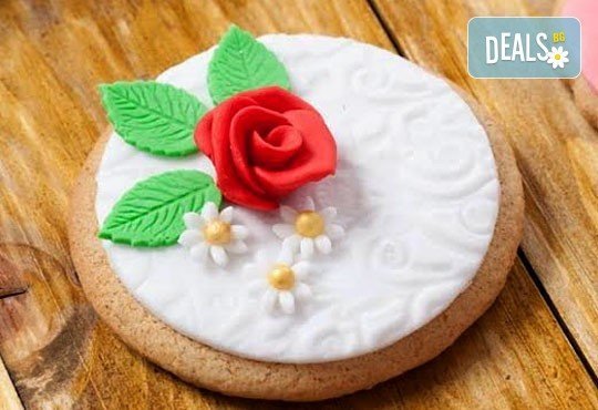 Половин или един килограм романтични декорирани захарни бисквити: сърца и рози от Muffin House! - Снимка 2
