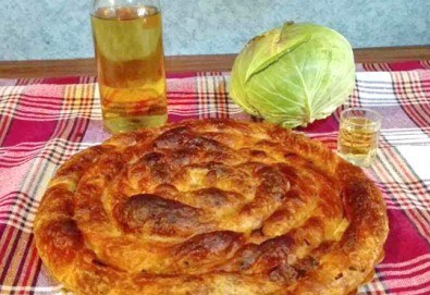 Традиционен зелник! Хапнете 1 или 2 килограма зелник по домашна българска рецепта от Работилница за вкусотии РАВИ!