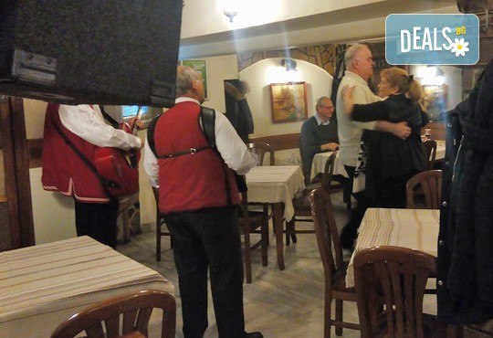 Вълча вечеря за двама 1.500 кг. + фолклорна програма с народен оркестър и DJ в Ресторант-механа Мамбо в центъра на София! - Снимка 5