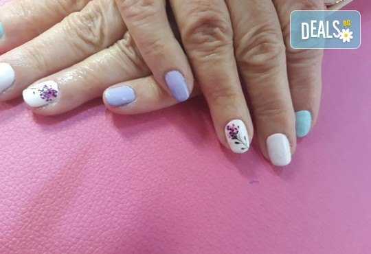 Перфектната жена! Маникюр + педикюр с гел лак BlueSky и четири рисувани декорации в Салон Мечта! - Снимка 24
