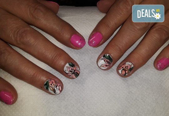 Перфектната жена! Маникюр + педикюр с гел лак BlueSky и четири рисувани декорации в Салон Мечта! - Снимка 28