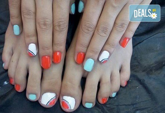 Перфектната жена! Маникюр + педикюр с гел лак BlueSky и четири рисувани декорации в Салон Мечта! - Снимка 3