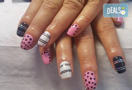 Перфектната жена! Маникюр + педикюр с гел лак BlueSky и четири рисувани декорации в Салон Мечта! - Снимка 16
