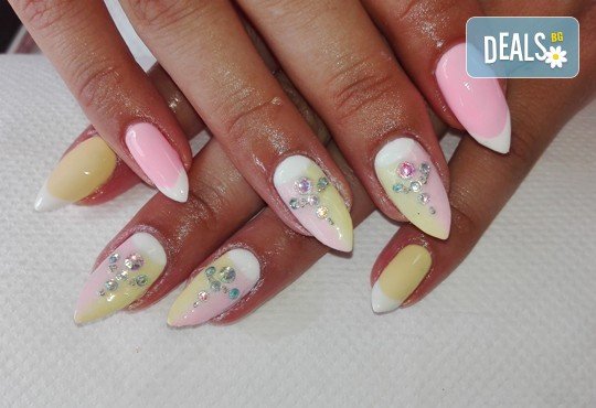 Класически маникюр или френски с гел лак BlueSky, Gelish или термо гел лак, магнитен гел лак, 4 декорации или 3D елементи за вграждане и СПА терапия - Снимка 15