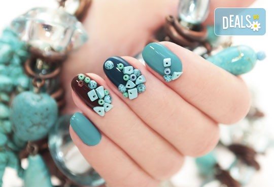 Класически маникюр или френски с гел лак BlueSky, Gelish или термо гел лак, магнитен гел лак, 4 декорации или 3D елементи за вграждане и СПА терапия - Снимка 1