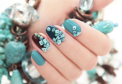 Класически маникюр или френски с гел лак BlueSky, Gelish или термо гел лак, магнитен гел лак, 4 декорации или 3D елементи за вграждане и СПА терапия