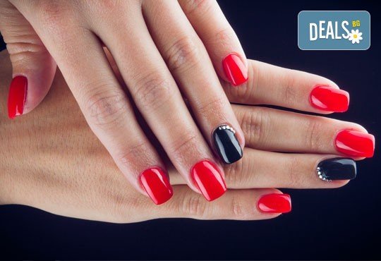 Ноктопластика чрез изграждане с гел, лакиране с гел лак и 4 декорации или 3D елементи за вграждане в Iguana Beauty Studio - Снимка 1