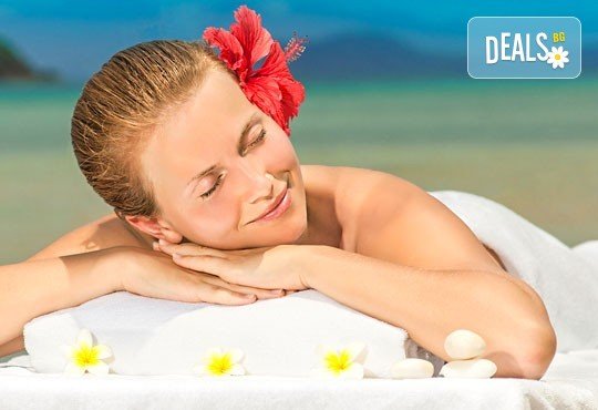 Релаксирайте с 70-минутен хавайски масаж на цяло тяло от салон за красота Sassy! - Снимка 1