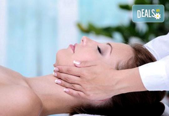 Нов живот за Вашата кожа! Почистване на лице с ултразвук, кислородна терапия и козметичен масаж в Студио за красота Velesa! - Снимка 2