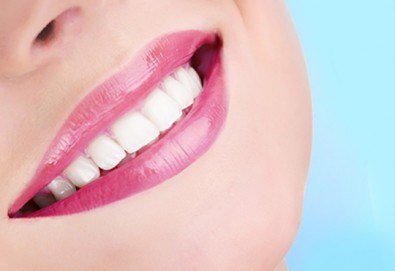 Професионално почистване на зъбен камък, полиране с AirFlow, стоматологичен преглед и цялостен план за лечение от Dental Studio Perfect