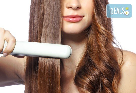 Оформяне на ежедневна прическа - изправяне с преса и вафли в корените за обем от студио Фантастико - Снимка 2