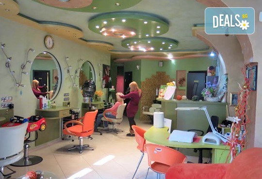 Класически или френски маникюр с гел лак - термо, омбре преливки или мат-гланц, 2 рисувани декорации и сваляне на стар гел лак от Luxury Wellness & SPA - Снимка 9