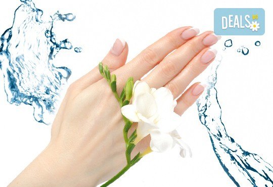 Горещ СПА маникюр за суха и дехидратирана кожа на ръцете и чупливи нокти или парафинова терапия с маникюр в Luxury Wellness&Spа! - Снимка 1