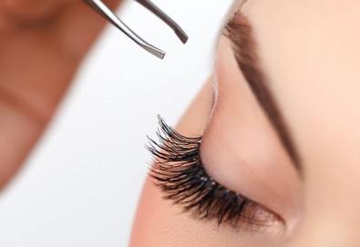 Красиво лице без недостатъци! Почистване и оформяне на вежди и кола маска на горна устна в салон Soleil!