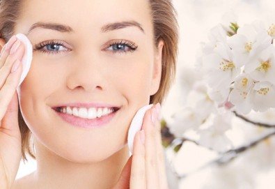 Погрижете се за Вашата чиста и здрава кожа с дълбоко почистване на лице с професионални козметични продукти GLORY от MAKRATI Hair and Beauty!