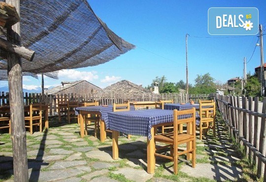 Почивка през зимата край Гоце Делчев! 2 или 3 нощувки за двама в двойна стая от Комплекс Еко къщи Лещен, с. Лещен! - Снимка 3