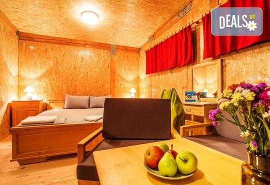 На почивка сред истинската природа през февруари или март! Еко селище Дебели Даб, Стара Кресна - 1 нощувка на човек,безплатен интернет и паркинг! - Снимка 4