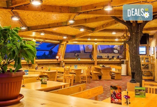 На почивка сред истинската природа през февруари или март! Еко селище Дебели Даб, Стара Кресна - 1 нощувка на човек,безплатен интернет и паркинг! - Снимка 7