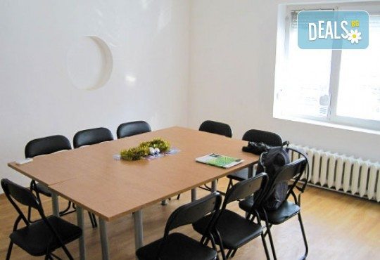 Подготовка за матура по английски за ученици 12 клас, с включени учебни материали и пробни тестове в езикова школа Акцент! - Снимка 5