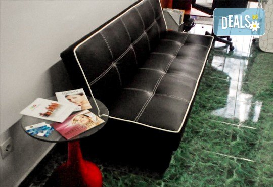 Обем и контур за устни с качествен френски филър по избор Hyaluronica или Pluryal от SunClinic и д-р Светла Петкова - Снимка 8