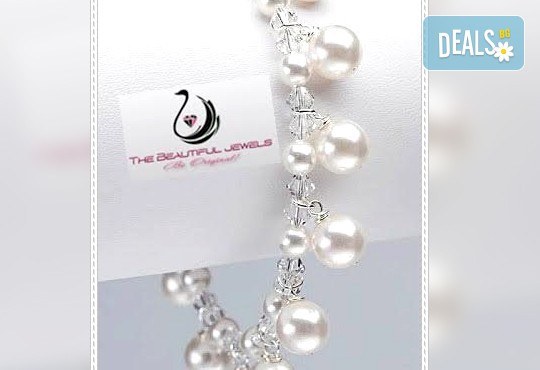 Подчертайте уникалността си с красива и стилна гривна от бели перли и кристали от www.krasivibijuta.com! - Снимка 1