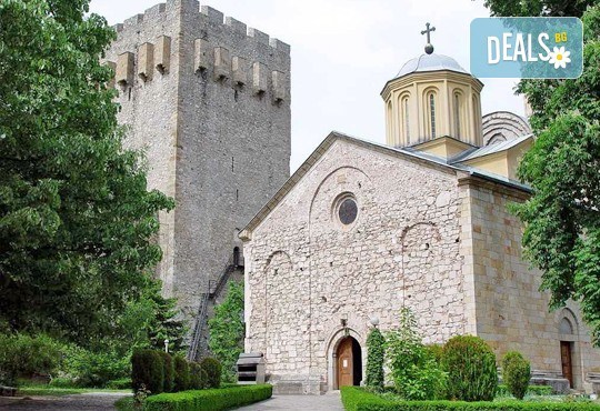 Посетете Парачин, манастир Раваница и манастир Манасия в Сърбия: 1 нощувка със закуска и вечеря с транспорт и екскурзовод от Глобул Турс! - Снимка 1