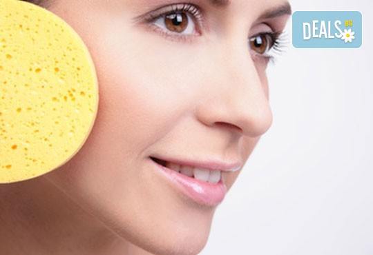 Класическо почистване на лице в 8 стъпки или в комбинация с дълбоко хидратираща терапия и ампула според типа кожа във Florance Beauty Studio - Снимка 2