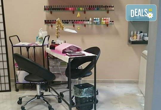 Гладка кожа за дълго време! Кола маска на една зона по избор за мъже или жени във Florance Beauty Studio в Младост 1А - Снимка 5