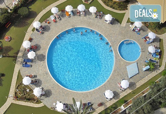 Ранни записвания за море на остров Корфу! 4 нощувки със закуски и вечери в хотел 3*, гръцка вечер с богата програма, транспорт и водач, томбола с подаръци в автобуса - Снимка 7