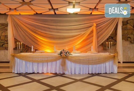 За Вашата сватба! Цветя за сватбената маса - флорална аранжировка, булченски букет, декорация за кола или цялостна декорация с цветя + консултация със сватбен агент от Сватбена агенция Вю Арт! - Снимка 5