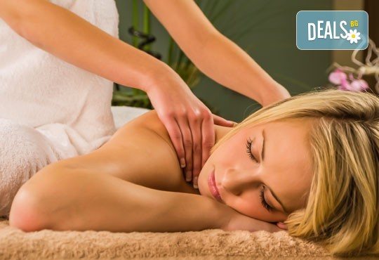 40-минутен лечебен масаж на гръб с магнезиево олио в комбинация с класически и дълбокотъканни техники от професионален кинезитерапевт - Снимка 1