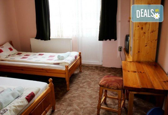 Почивка в Добринище! 1 нощувка със закуска и вечеря в къща за гости Андрееви, отстъпка за ползване на минерален басейн! - Снимка 15
