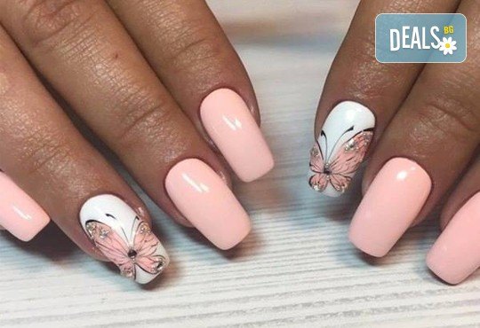 Класически или френски маникюр с гел лак - термо, омбре преливки или мат-гланц, 2 рисувани декорации и сваляне на стар гел лак от Luxury Wellness & SPA - Снимка 3