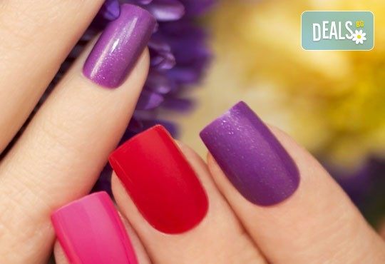 Класически или френски маникюр с гел лак - термо, омбре преливки или мат-гланц, 2 рисувани декорации и сваляне на стар гел лак от Luxury Wellness & SPA - Снимка 1