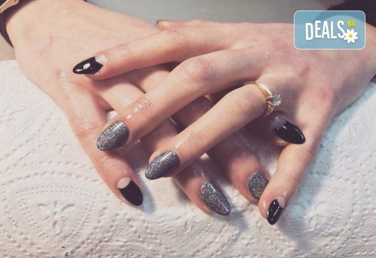 Красиви ръце със здрав и дълготраен маникюр с гел лак, 4 ръчно рисувани декорации и парафинова терапия в студио за красота L Style! - Снимка 6