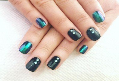 Красиви ръце със здрав и дълготраен маникюр с гел лак, 4 ръчно рисувани декорации и парафинова терапия в студио за красота L Style!