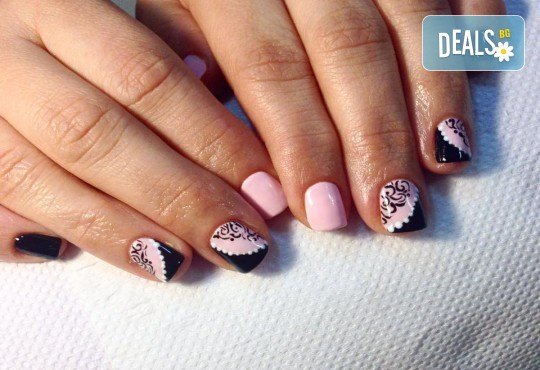 Красиви ръце със здрав и дълготраен маникюр с гел лак, 4 ръчно рисувани декорации и парафинова терапия в студио за красота L Style! - Снимка 4