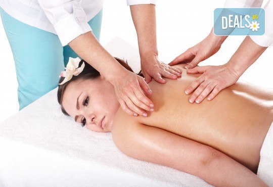 Хавайски релаксиращ масаж на цяло тяло ломи-ломи с етерична масла в масажно студио Spa Deluxe - Снимка 2
