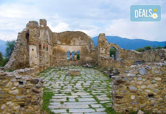 Екскурзия до Янина, Кастория, остров Свети Ахил, езерата Памвотис, Орестиада и Преспанското езеро! 3 нощувки със закуски, транспорт и екскурзовод! - Снимка 3