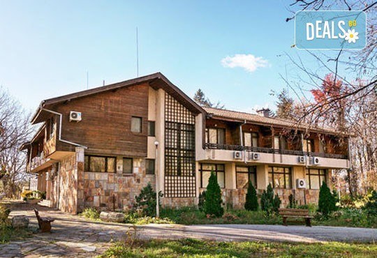 Великденски празници за двама: нощувка, закуска и празнична вечеря с агнешко, великденска салата, шарени яйца, курабии и козунак в Комплекс Фазанария! - Снимка 7