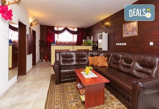 Предложение за фирми! Тиймбилдинг настаняване: 1 нощувка, закуска, обяд и вечеря, ползване на басейн, парк и голяма зала в Комплекс Фазанария до гр. Пазарджик! - Снимка 19