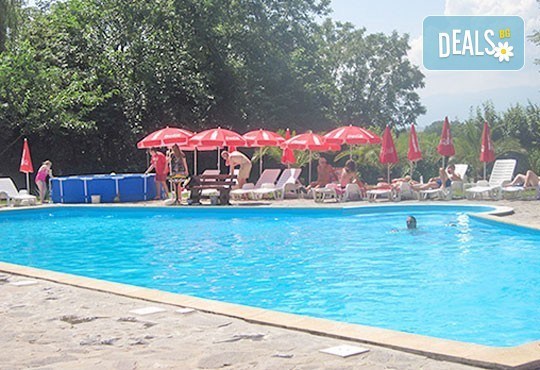Предложение за фирми! Тиймбилдинг настаняване: 1 нощувка, закуска, обяд и вечеря, ползване на басейн, парк и голяма зала в Комплекс Фазанария до гр. Пазарджик! - Снимка 26