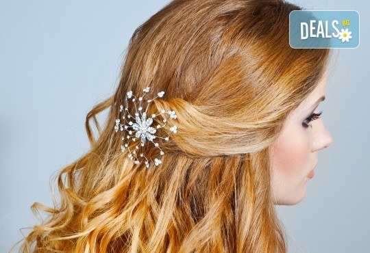Пробна прическа за бал, консултация за професионален грим и индивидуално бижу за коса от Дерматокозметични центрове Енигма! - Снимка 2