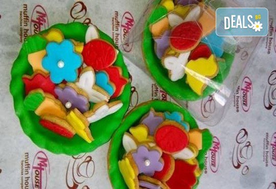 Перфектният подарък за Великден! 3 големи тарталети с шарени великденски бисквити от майстор-сладкарите на Muffin House! - Снимка 1