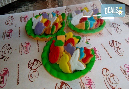 Перфектният подарък за Великден! 3 големи тарталети с шарени великденски бисквити от майстор-сладкарите на Muffin House! - Снимка 3