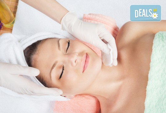 Нежна терапия с Есцин за чувствителна кожа, масаж на лице и ултразвукова почистване в студио Д&В! - Снимка 2